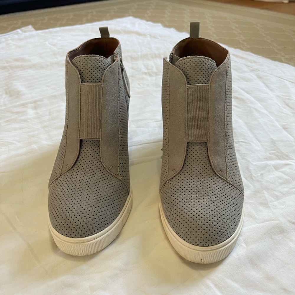 Paolo Linea. Sneaker bootie.  Grey. Size 9 1/2.